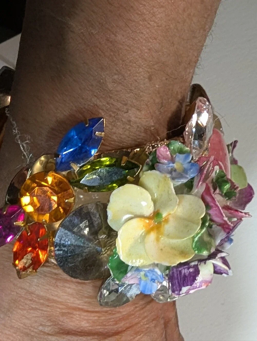 Wendy Gell bracelet porcelain flowers pearls Swarovski Stone Rhodenite.